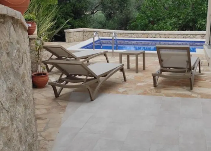 Daire Eleni Liapades