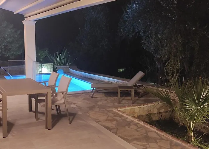 Daire Eleni Liapades